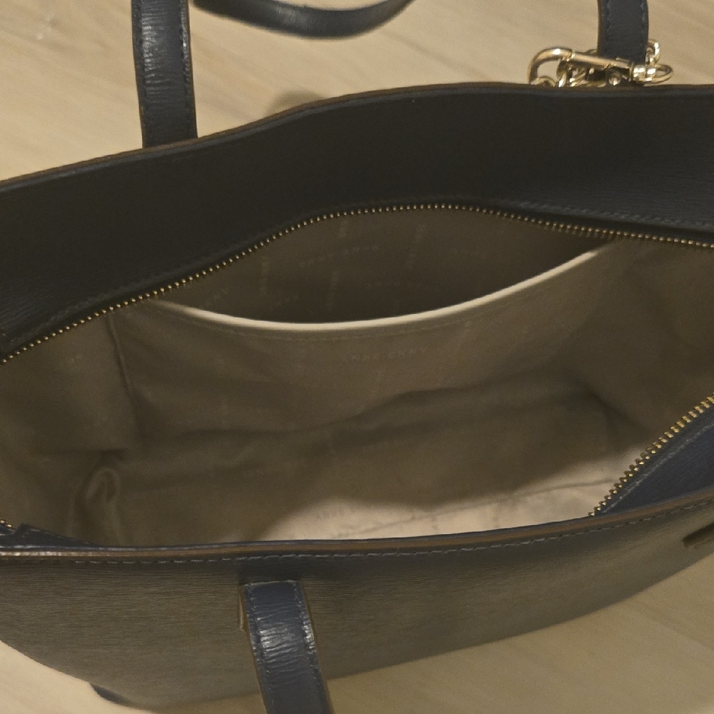 DKNY Bryant Medium Zippered Tote Bag - Picture 6 of 12